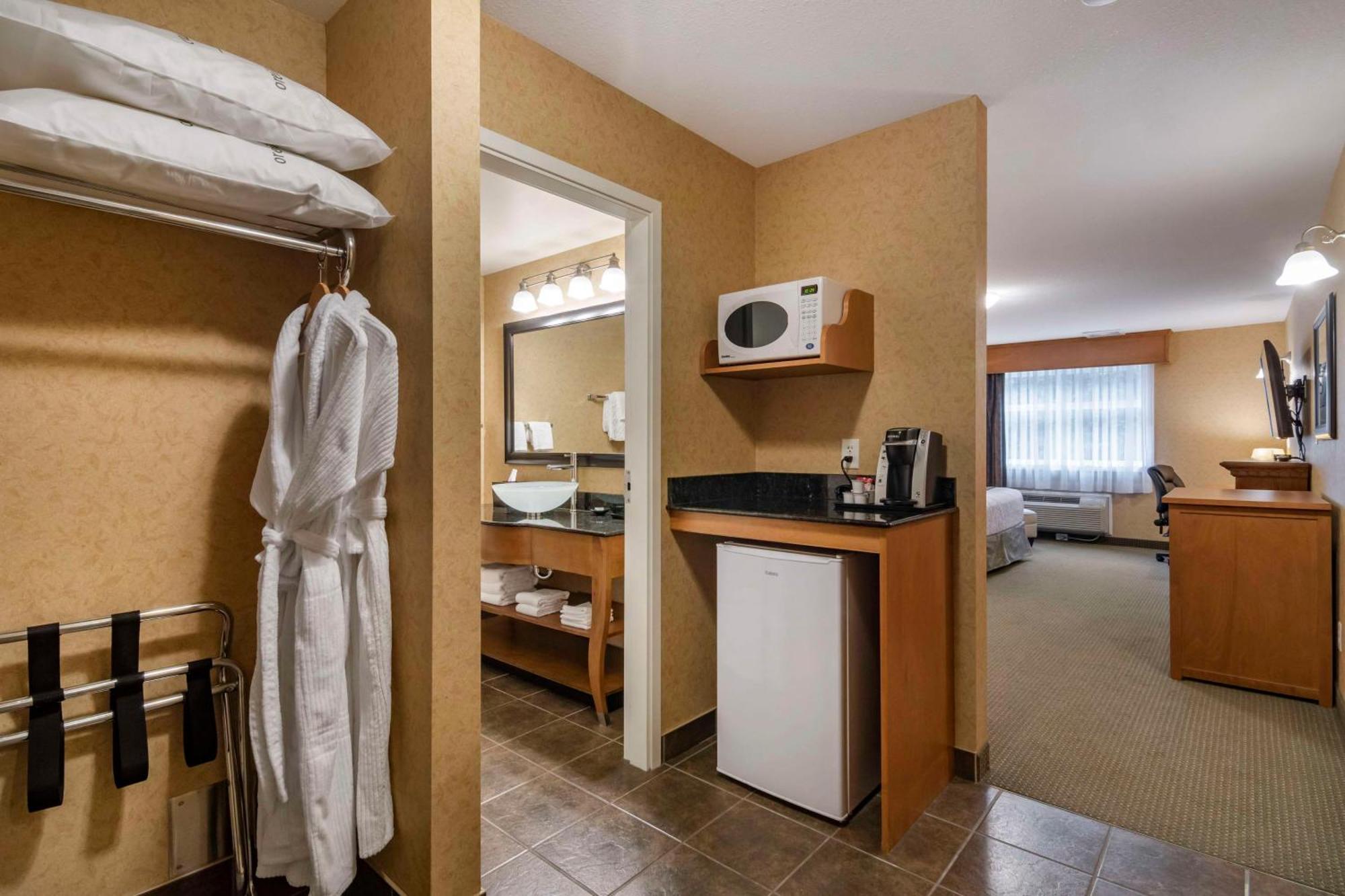 Best Western Sicamous Inn Dış mekan fotoğraf